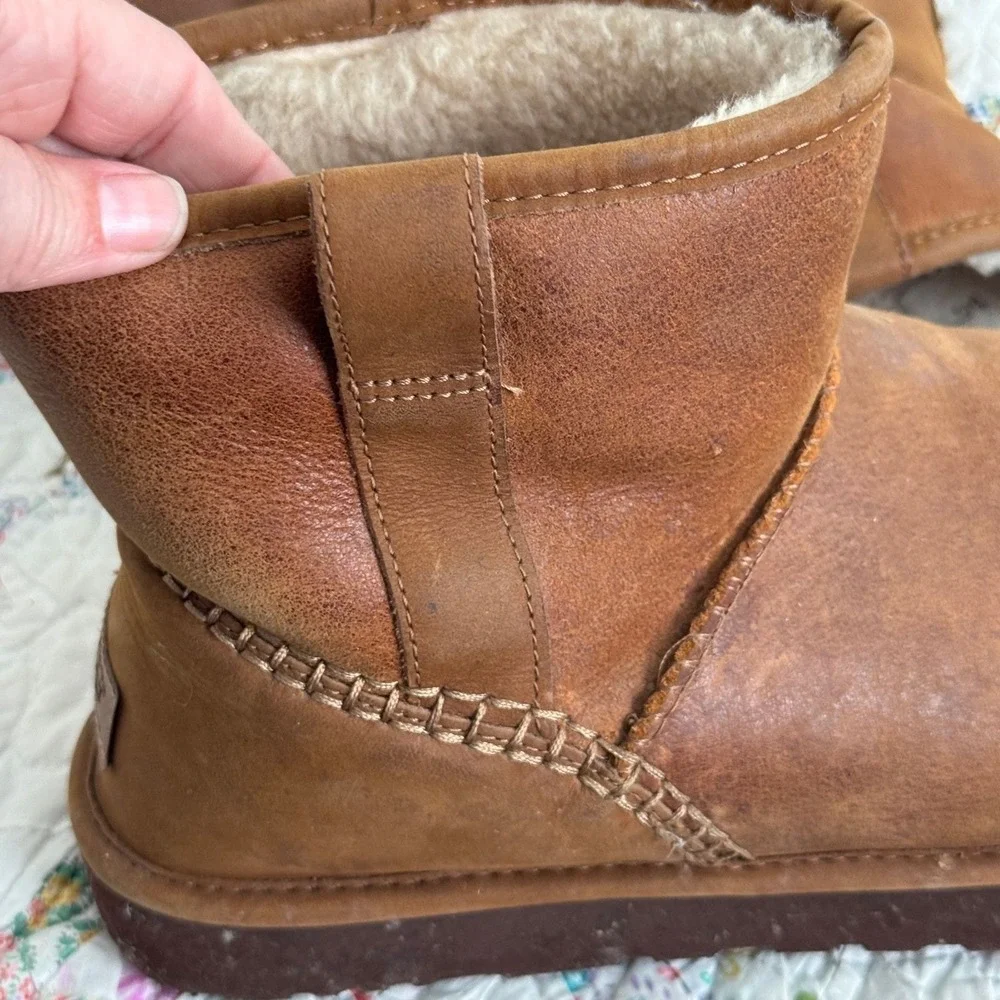 UGG Australia‎ Classic Mini Leather Boots Chestnut Brown Shearling Lined Mens 11